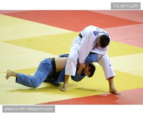 抱摔控制整整两分钟