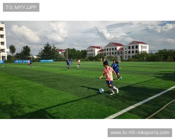 中国足球青少年足球运动全面纳入地方教育系统，我国青少年足球发展