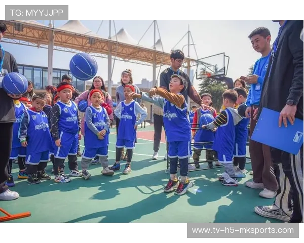 篮球在中国家庭多孩结构中的活动组织特点,篮球在我国的地位 篮球在中国家庭多孩结构中的活动组织特点,篮球在我国的地位